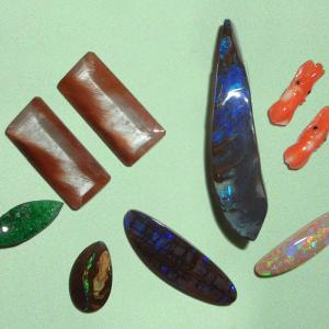 Einschlussquarze, Boulderopale, Uwarowith, vulkanische Koralle